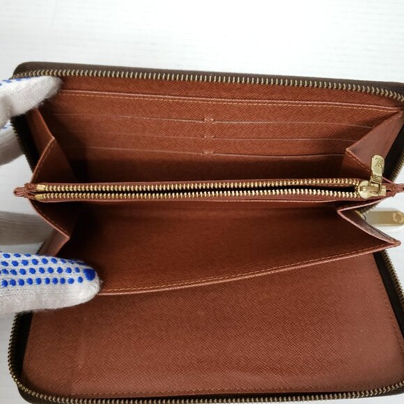 Louis Vuitton Wallet Organizer, Passport & Check Holder Monogram 300-101025 - Picture 11 of 16